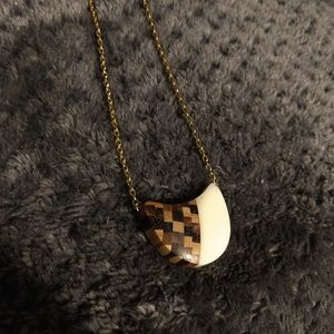 Wood detail necklace